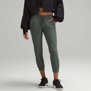 Lululemon Women’s Soft Jersey Classic Fit Mid Rise Green Jogger Size 0